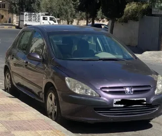 سيارة بيجو 307 موديل 2005 اوتوماتيك بحاجة جير سعة المحرك 1600اللون باذنجاني بطار