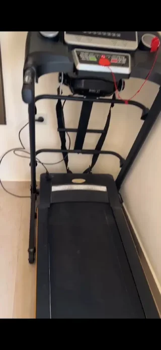 للبيع جهاز مشي (Treadmill) بحالة ممتازة 🏃‍♂️جهاز مشي عملي ومناسب للاستخدام المنزلي، 3