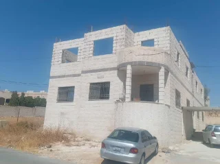 بيت مكون من شقتين للبيع 4