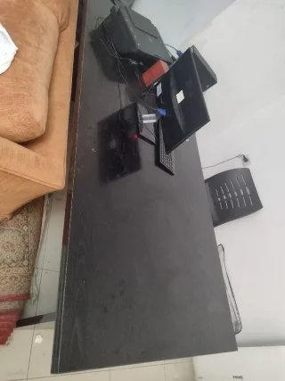 طاولة مكتب أسود فاخر و كبير