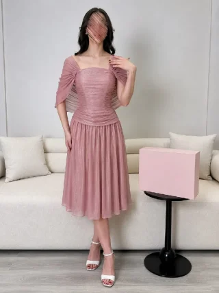 🎀🎀🎀🎀🎀🎀🎀🎀فستان اورجنزرا قصير ناعم 💕 الالوان : خمري❤️ زهري🩷 بني🤎 بيبي بلو 🩵 مقاسات 5