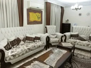 طقم كنب خشب زان ثقيل مكون من ٩ مقاعد نظيف وغير مدعوك 2