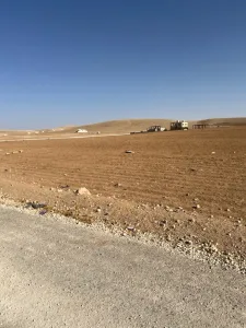 للبيع ارض في الخشافيه اللوزيه الجنوبيه قرب شارع الميه مفروز٥٨٥متر مربع 3