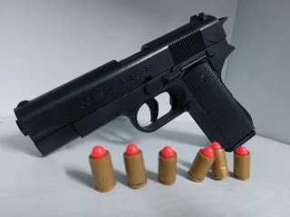 لعبة مسدس جلوك