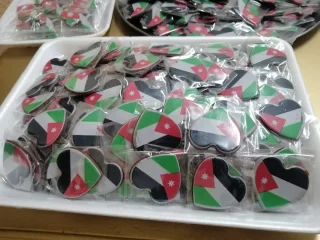 رقائق الشوكولاته مطبوعة عليها علم 11