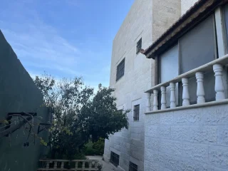 بيت مستقل مكون من ٣ طوابق 8