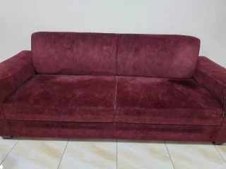 طقم كنب 7 مقاعد بحالة جيدة جدا و  طقم طاولات وسط 3