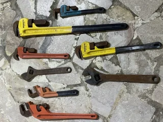 ماكينة لحام بايبات + مفاتيح مواسير احجام متعدده + ماكينة تسنين كهربائية 2