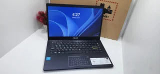 لابتوب asus  استعمال خفيف جدا ((مكفووول ))  مع جميع اغراضه للبيع ممتاز  للاعمال 9
