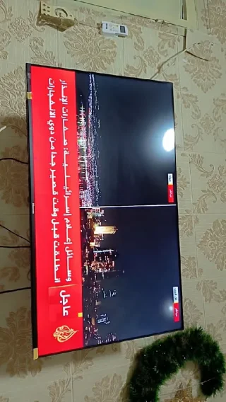 شاشة نوع هايسنس حجم 43 بوصة سمارت بحالة ممتازة مع الريموت الأصلي 5