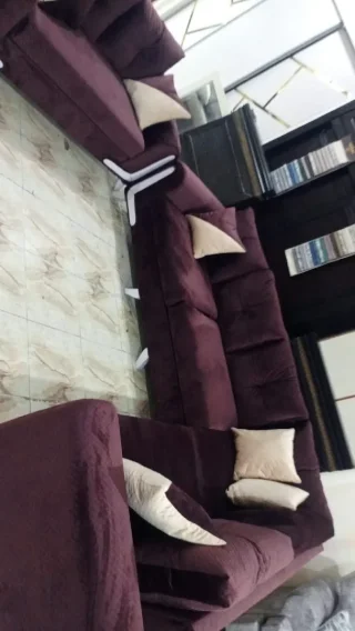 ✨ طقم كورنر مميز للبيع ✨🛋️ طقم كورنر خشب سويد🔹 تصميم حرف L مع مجوزة🔹 مقعد وظهر مت