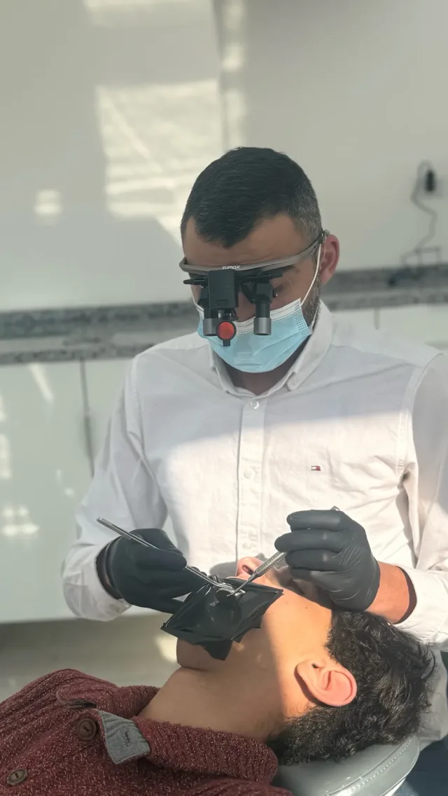 عيادة الدكتور زيد العمري لزراعة وتجميل الاسنان