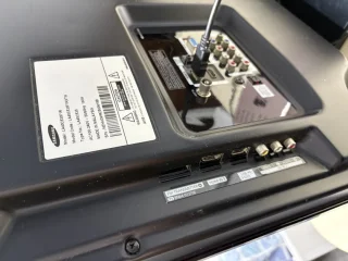 شاشة 40 إنش من نوع سامسونج LCD/LED