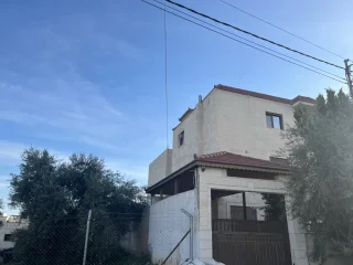 بيت مستقل مكون من ٣ طوابق 6