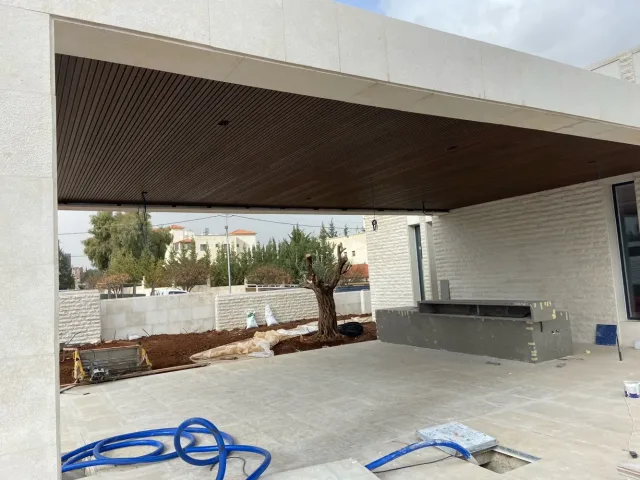 اعمال قرميد وديكورات خشب خارجية