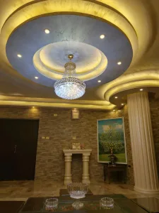 عماره منطقه عمان جبل المناره ٤ طوابق مع روف مسطح الف متر مساحه الارض ٥٣٥ متر مكو 2
