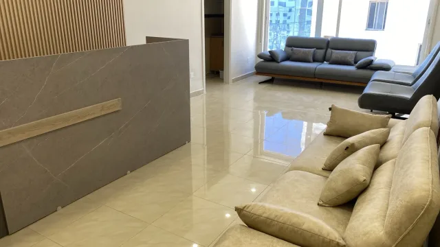 عيادات الصفدي والمومني لطب وزراعة وتقويم الاسنان 10