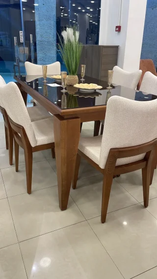 طاوله طعام