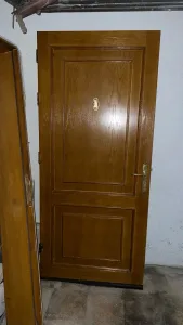 باب بيت خشب