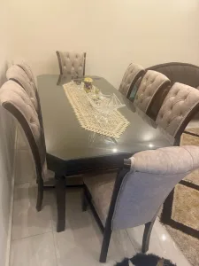 طقم كنب وطاوله سفره للبيع ٨ كراسي 9