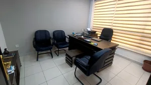 مكتب كامل متكامل للبيع مع المعدات 6