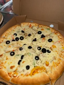 بيتزا ومعجنات الكبير أوي 4