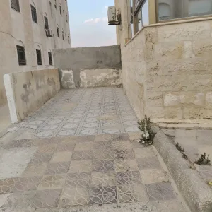 شقة ارضية للبيع / حي عدن / ام نواره ٤ 2