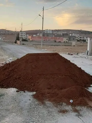 تراب احمر زراعي للحدائق نخب