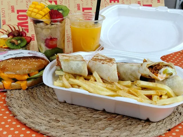 فراولة سناك وكوكتيل