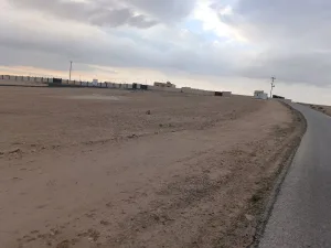 قطعة أرض استثمارية مميزة  على تلة مرتفعه مطلة على  شارع عمان العقبة 4