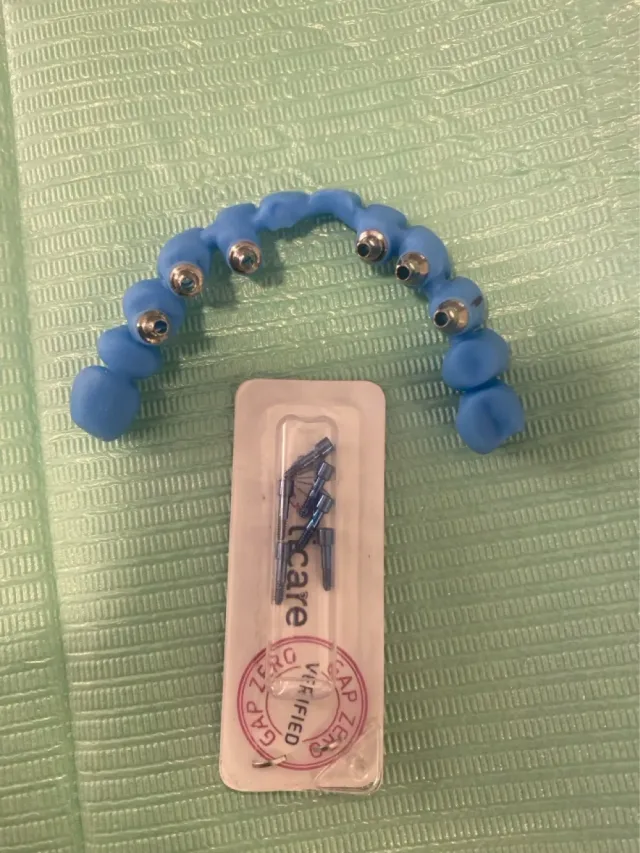 عيادات الصفدي والمومني لطب وزراعة وتقويم الاسنان 7