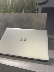 Laptop Dell Latitude بحالة الجديد 11