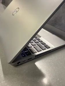 Laptop Dell Latitude بحالة الجديد 7