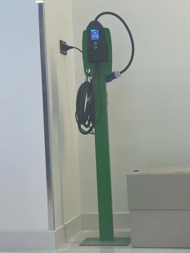 Hertz Charger