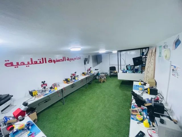 أكاديمية الصفوة لتدريب صيانة الهواتف 3