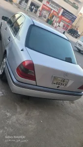 بسم الله الرحمن الرحيمللبيمرسيدس بنز C200 موديل 1997 أصلي لون سلفرماتور 2000cc ا 8