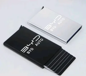 محفظه معدنيه عليه شعار BYD