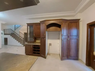 شقة مميزة مع روف ٣٥٠ خلدا 2