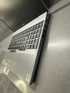 Laptop Dell Latitude بحالة الجديد 6