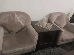 طقم كنب صالون ٩ مقاعد لون بني و ذهبي نظيف جداً 6