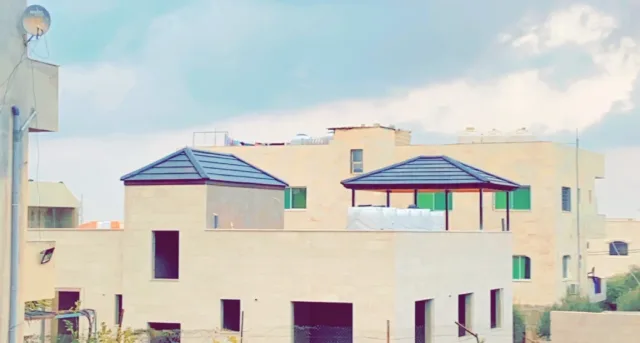 اعمال قرميد وديكورات خشب خارجية