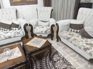 طقم كنب خشب زان ثقيل مكون من ٩ مقاعد نظيف وغير مدعوك 5