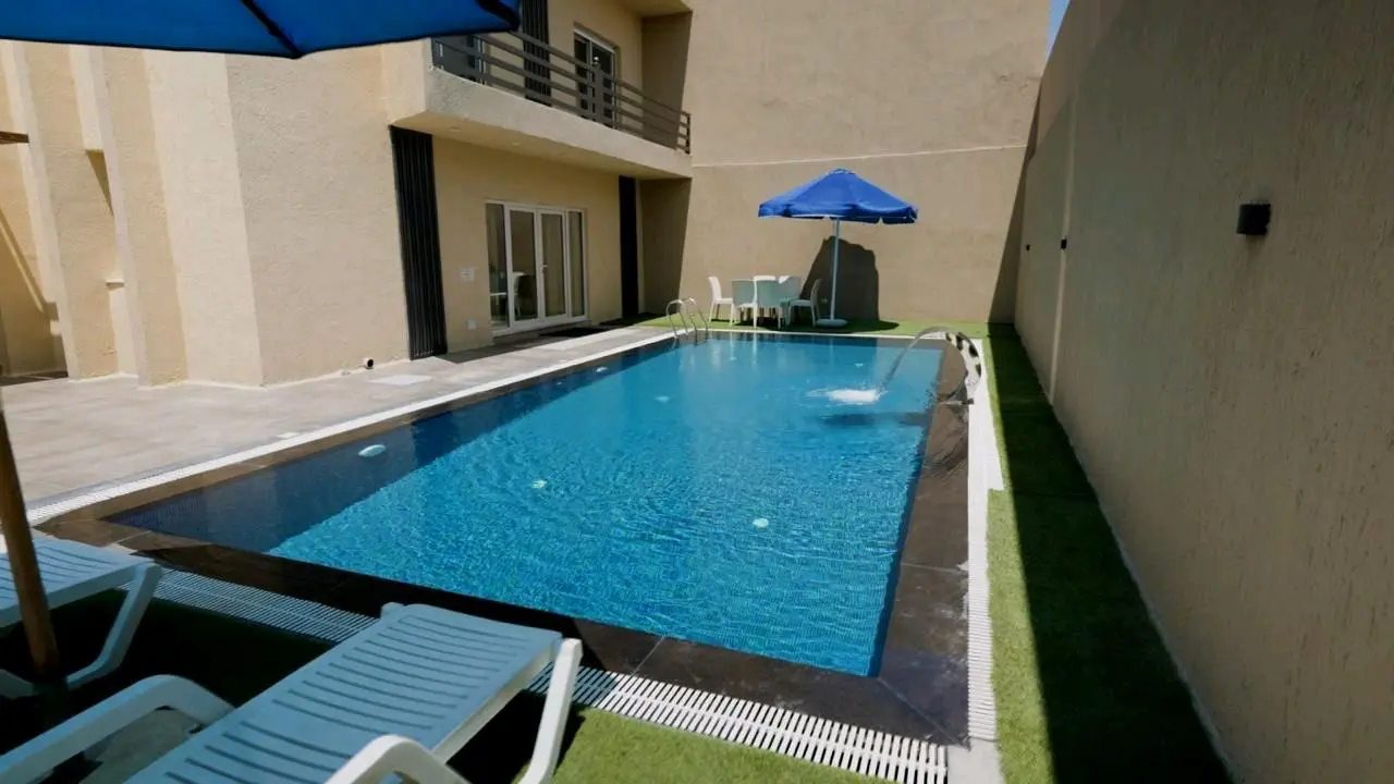 فرصة استثمارية 4 شاليهات متلاصقة للبيع جديدة