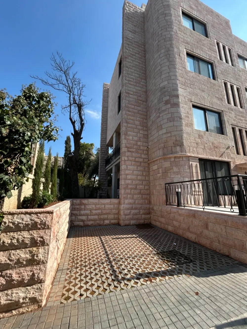 *Brand-New Furnished Apartments for Rent — Near Rainbow Street / 1st Circle (Rea