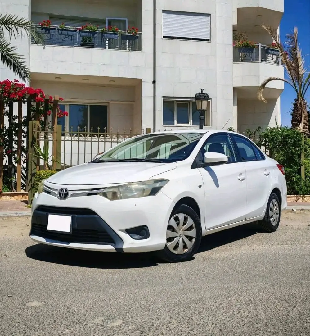Toyota yaris 2015 whit color in good condition
