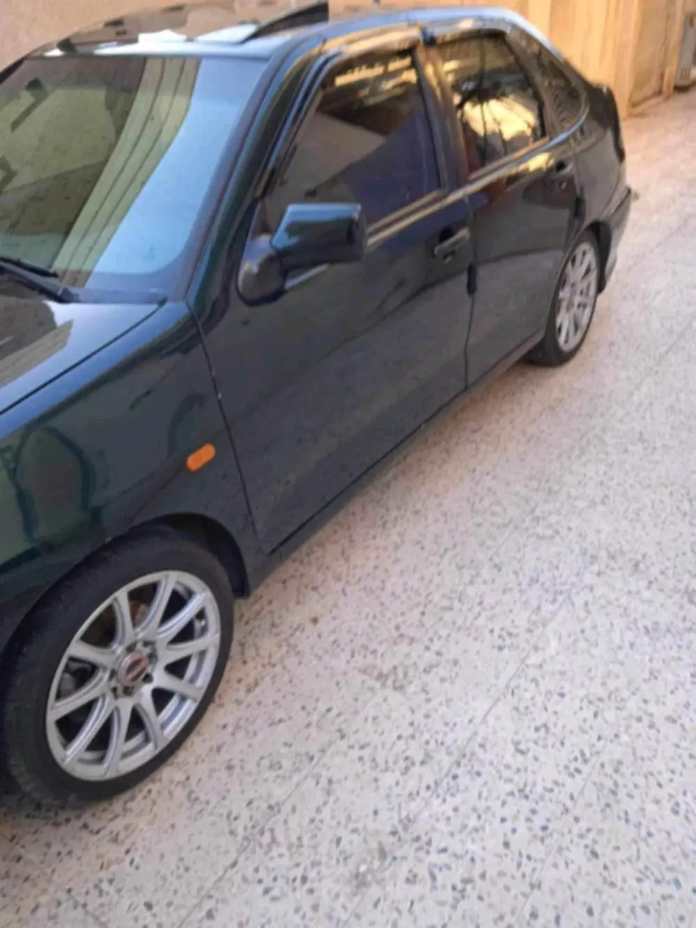 للبيع او للبدل على سياره عائليه