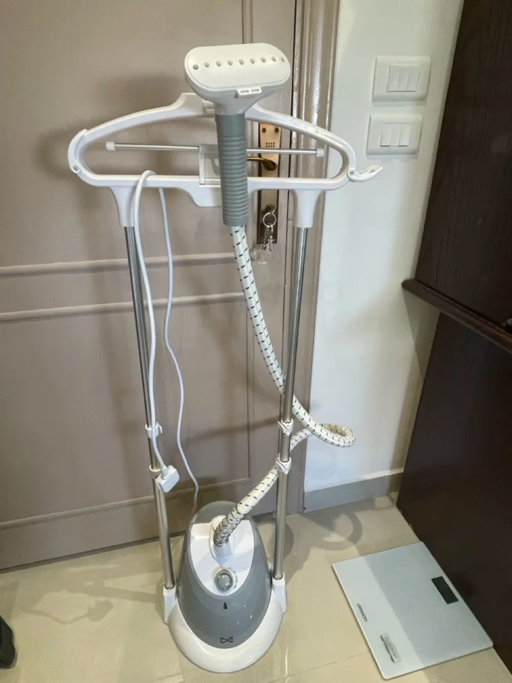 مكوى بخار عمودي Daewoo 1800W