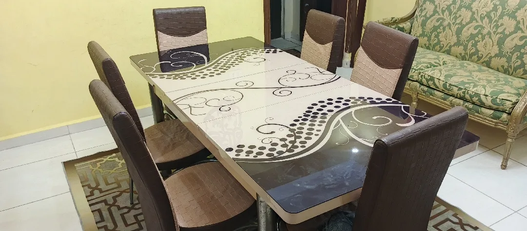 طقم كنب وطاولة سفرة وملحقات