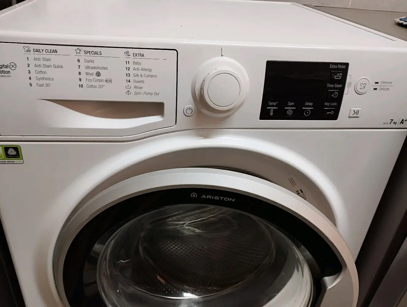 غسالة اريستون 7 كغم بحالة ممتازة