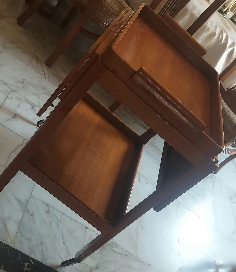 طاولة تقديم للبيع